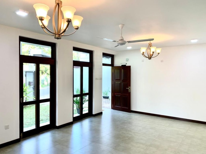 Brand New House for Sale in Thalawathugoda!-4