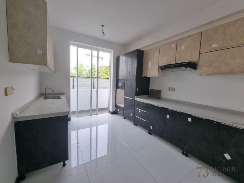 SALE | Brand-New Spacious 3 Bedroom APARTMENT in Residential Colombo 7-4