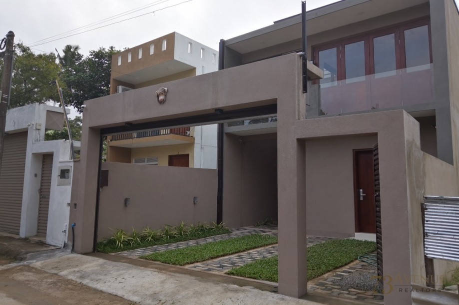 Boralasgamuwa | House for Sale - LKR 45,000,000-1