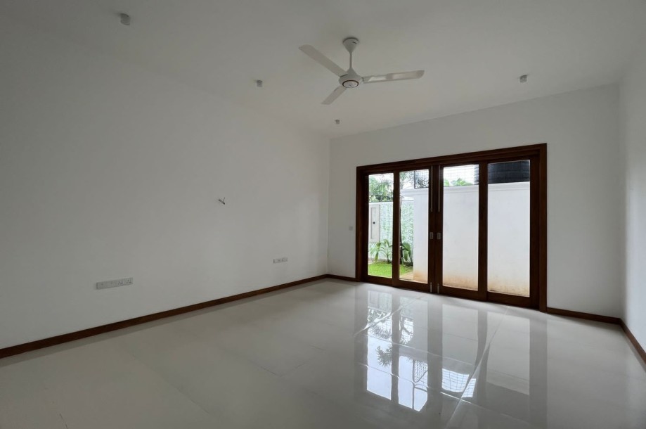 Modern Luxury House for sale in Battaramulla-6