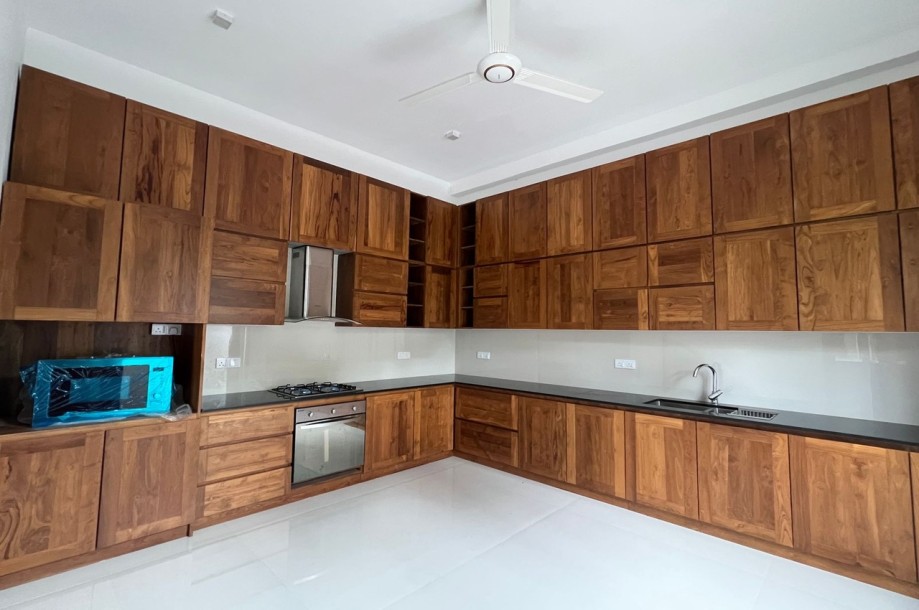 Modern Luxury House for sale in Battaramulla-8