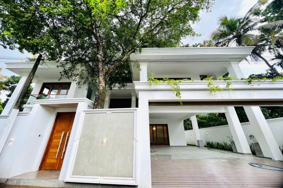 Modern Luxury House for sale in Battaramulla-1