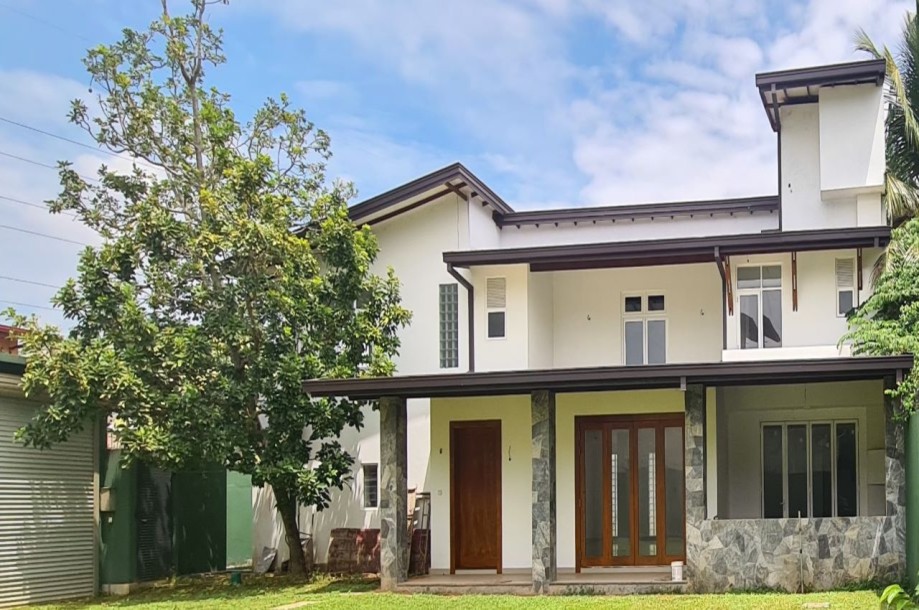 Brand New House For Sale in Thalawatugoda!-2