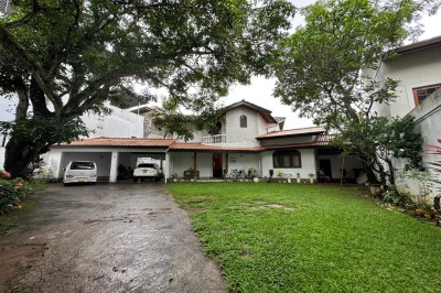Spacious House with a Large garden for Sale in Rajagiriya