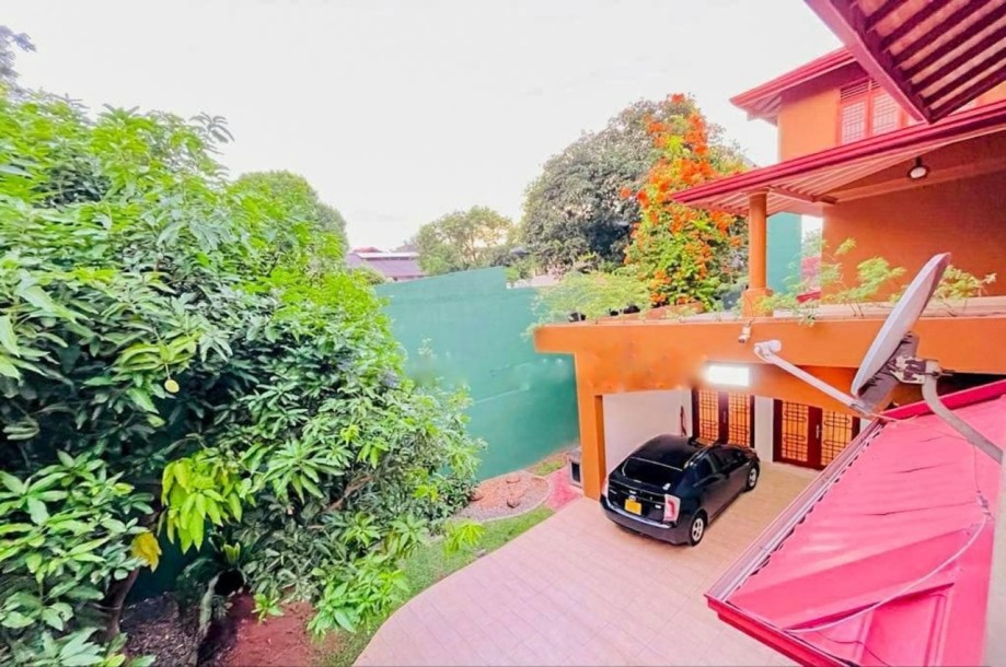 House for Sale in Colombo 5-8