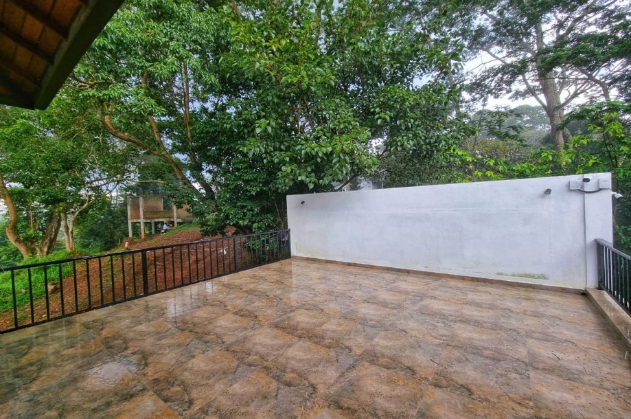 House FOR SALE on the Hills of Hanthana, Kandy I Stunning Views-6