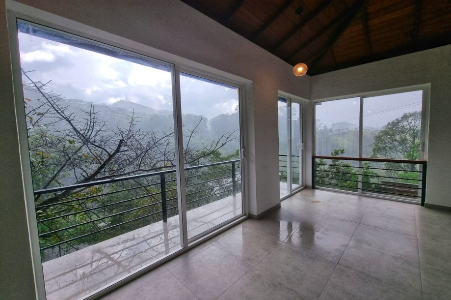 House FOR SALE on the Hills of Hanthana, Kandy I Stunning Views-1