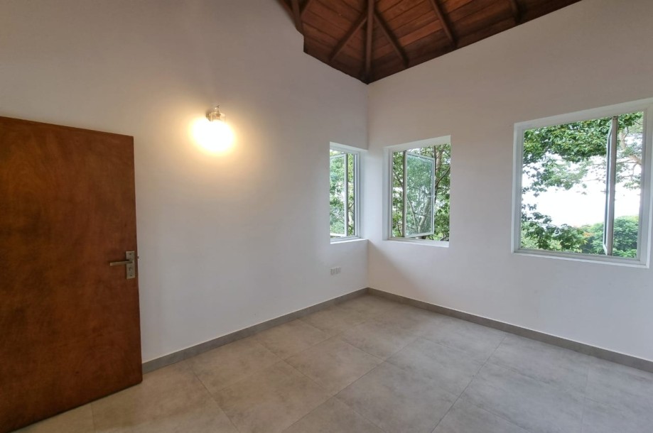 House FOR SALE on the Hills of Hanthana, Kandy I Stunning Views-5