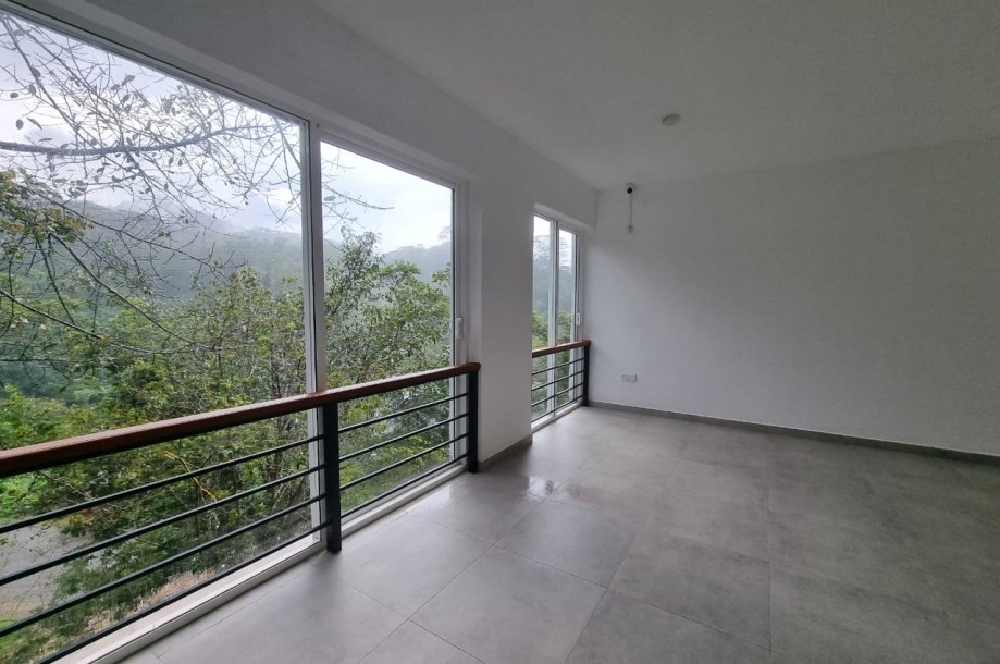 House FOR SALE on the Hills of Hanthana, Kandy I Stunning Views-3