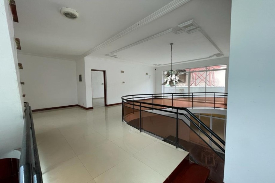 House For Sale in Colombo 5!-5