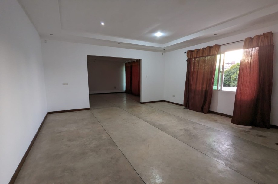 Spacious House for Sale in Templer Road, Mount Lavinia-3