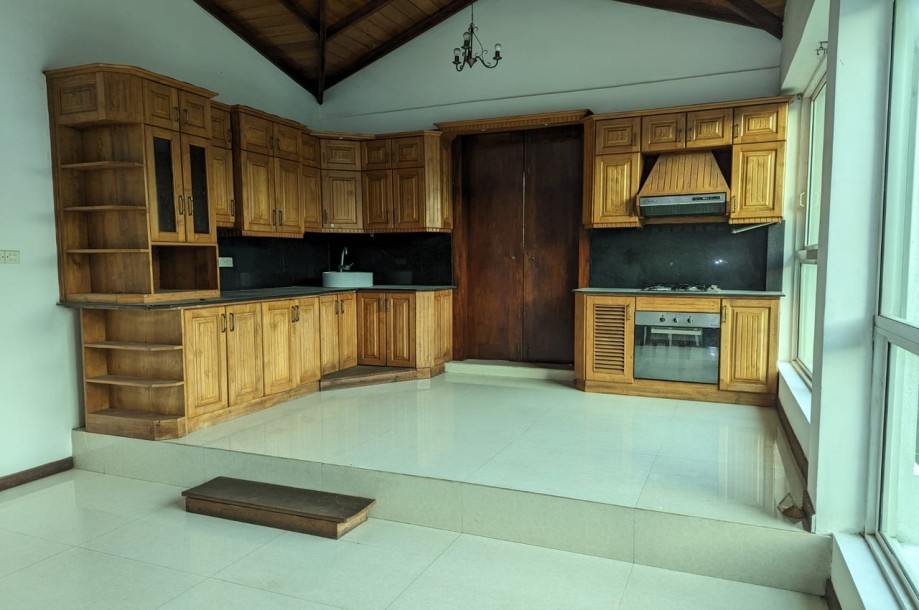 Spacious House for Sale in Templer Road, Mount Lavinia-5