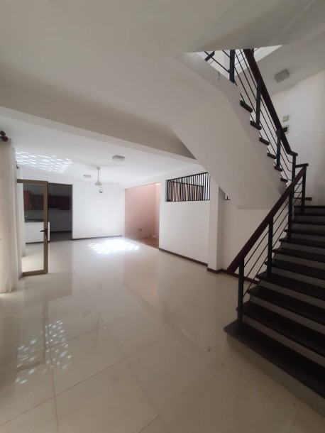 Architecturally Designed 4BR House in Nugegoda For Sale!-3