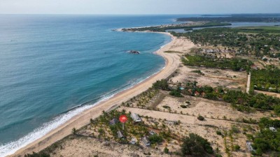 Beach Front Land for sale in Arugambay