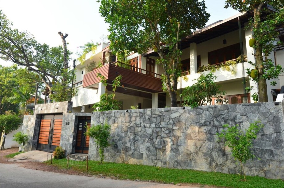 Luxurious 3-Story Residence for Rent in Mirihana-1