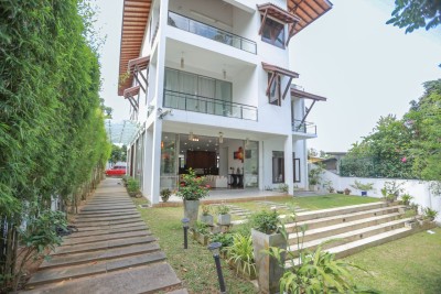Modern architecturally designed luxury house in Nugegoda