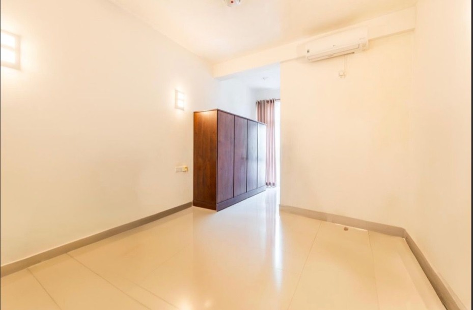 Tastefully Furnished Apartment for Sale in Colombo 5-4