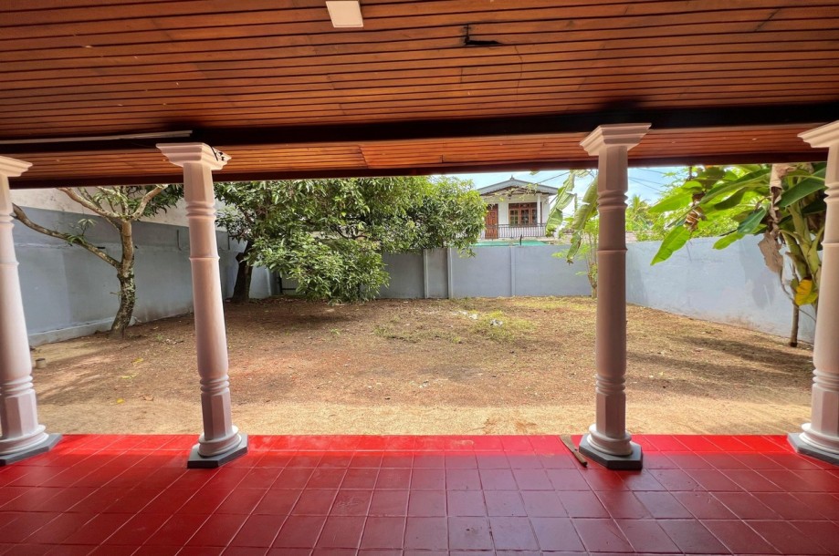 Spacious 4-Bedroom House in Dehiwala-8