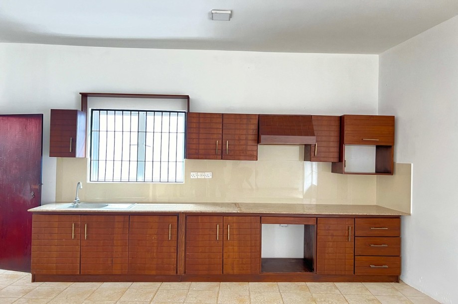 Spacious 4-Bedroom House in Dehiwala-6