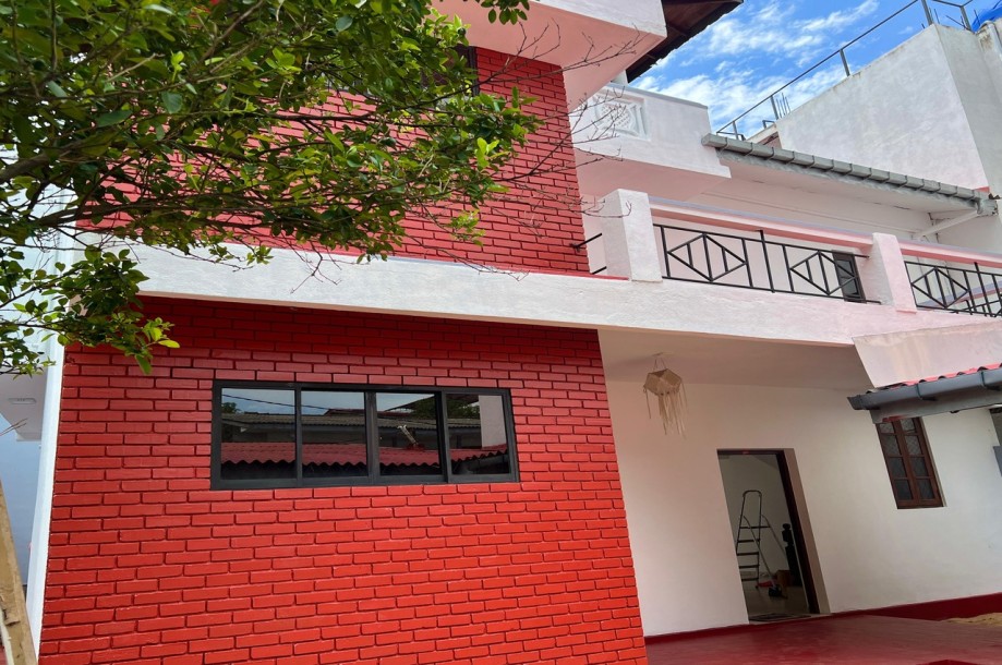 Spacious 4-Bedroom House in Dehiwala-1