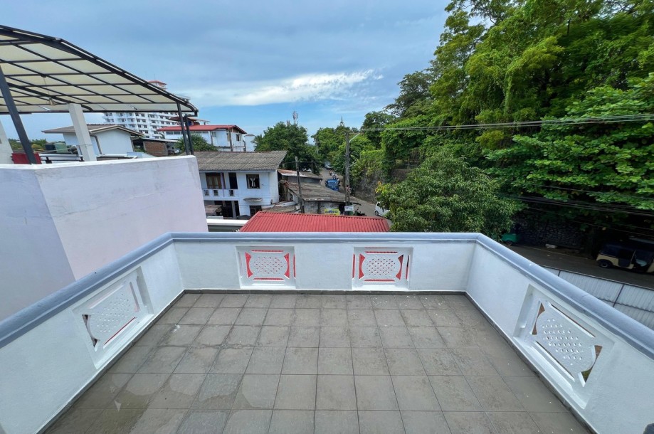 Spacious 4-Bedroom House in Dehiwala-7