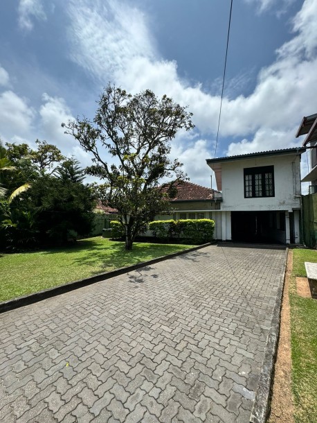 Colonial 5 Bedroom House for Sale in Nugegoda-1