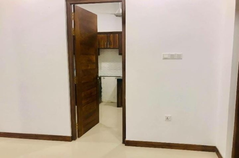 House for Sale in Mount Lavinia-6