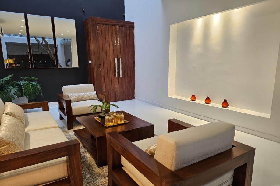 Fully Furnished Luxury House in Nugegoda-16
