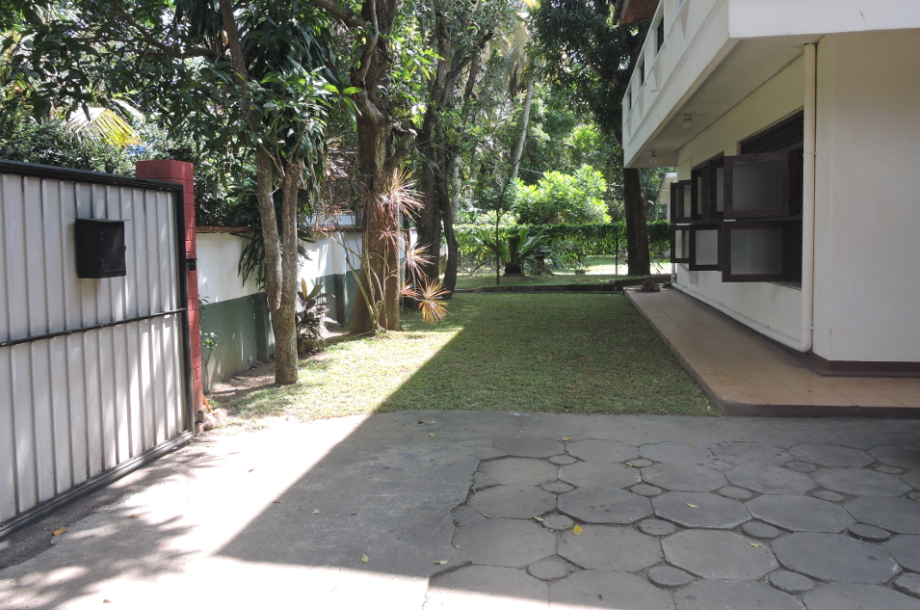 Spacious House for Sale in Rathmalana | LKR 80 Million (HS4986)-12