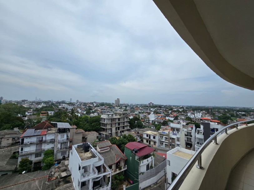 Stunning 3-Bedroom Sea View Apartment in Mount Lavinia-10