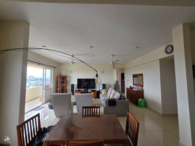 Stunning 3-Bedroom Sea View Apartment in Mount Lavinia-3