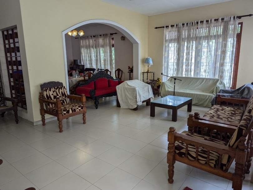 Well Preserved House for sale in Ratmalana-2