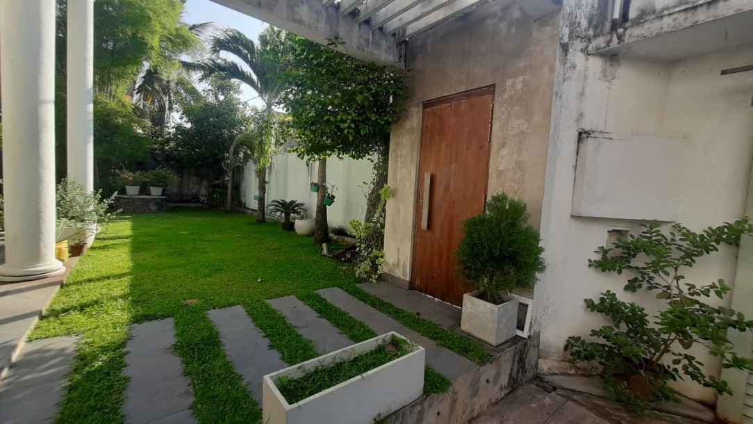 Luxury House for Sale in Battaramulla - Pelawatta-8