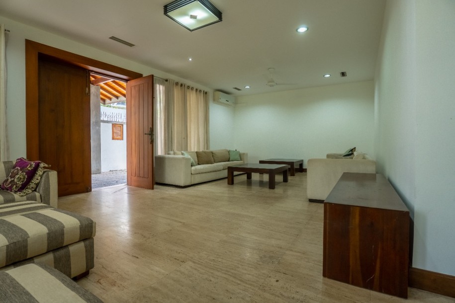 Elegant 5-Bedroom Luxury House for Rent in Colombo 07-3