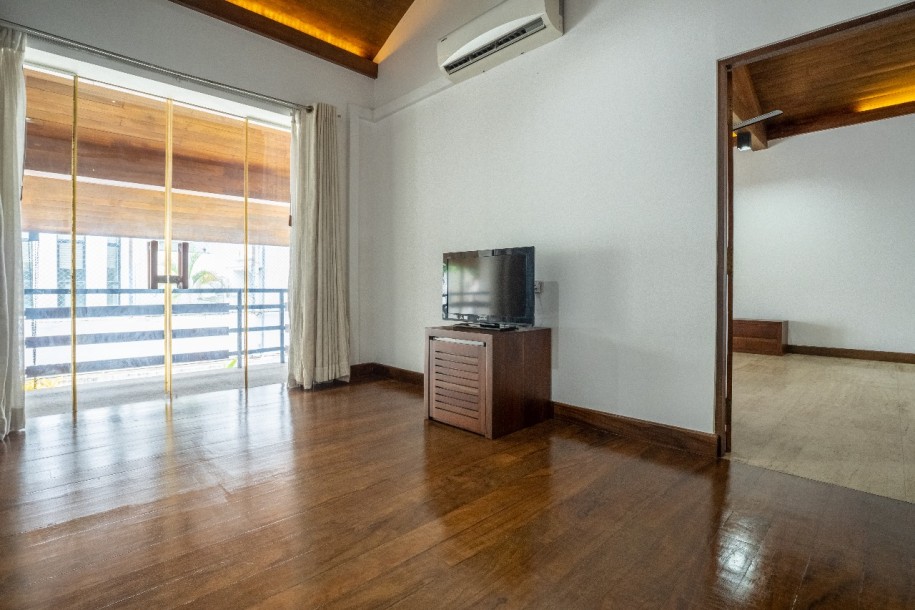 Elegant 5-Bedroom Luxury House for Rent in Colombo 07-7