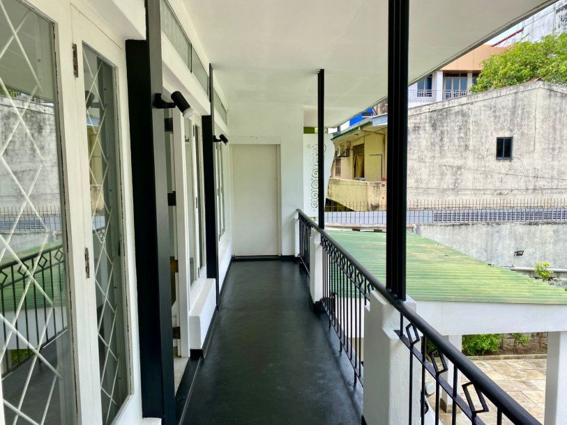 Vintage House for Sale in Colombo 4-8