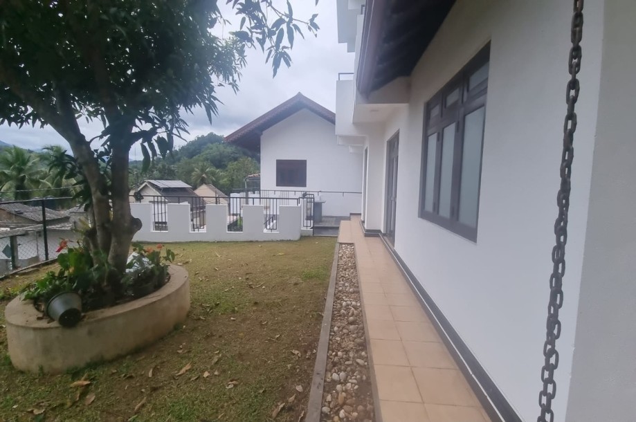 🏡 Spacious Dream Home in Kegalle - Just 1 km from Town! 🏡-11