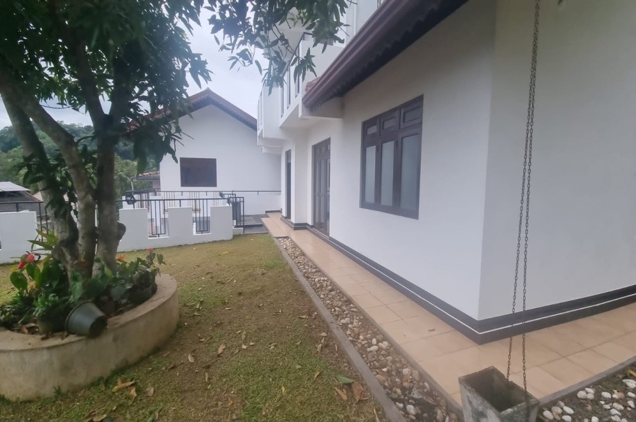 🏡 Spacious Dream Home in Kegalle - Just 1 km from Town! 🏡-4