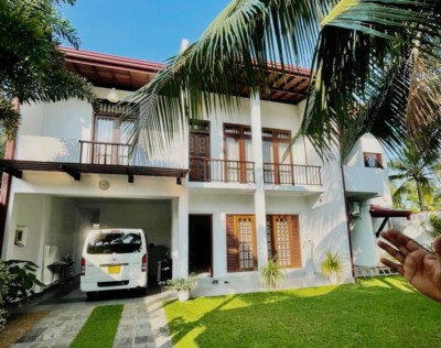 02 storey luxury house in Makuluwa,Galle for sale.