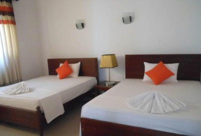 02 storey luxury house in Makuluwa,Galle for sale.-4