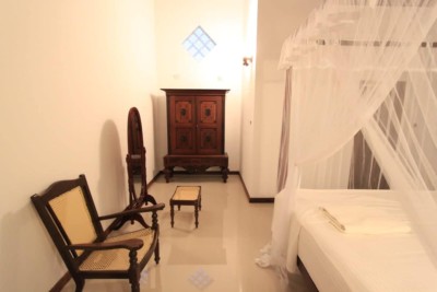 02 storey luxury house in Makuluwa,Galle for sale.-5