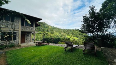 Exclusive 4-Bedroom Estate with Scenic Views and Private Riverfront🌳🏡