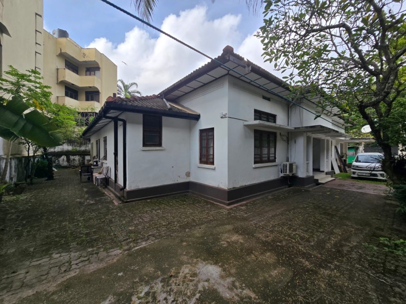 Bunglow type House in Colombo 05 for Sale-1