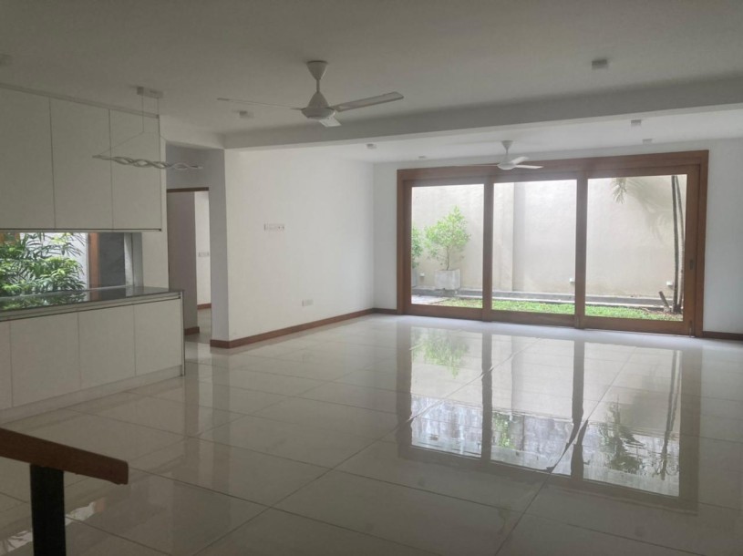 LUXURY HOUSE AVAILABLE FOR RENT IN COLOMBO 05-2