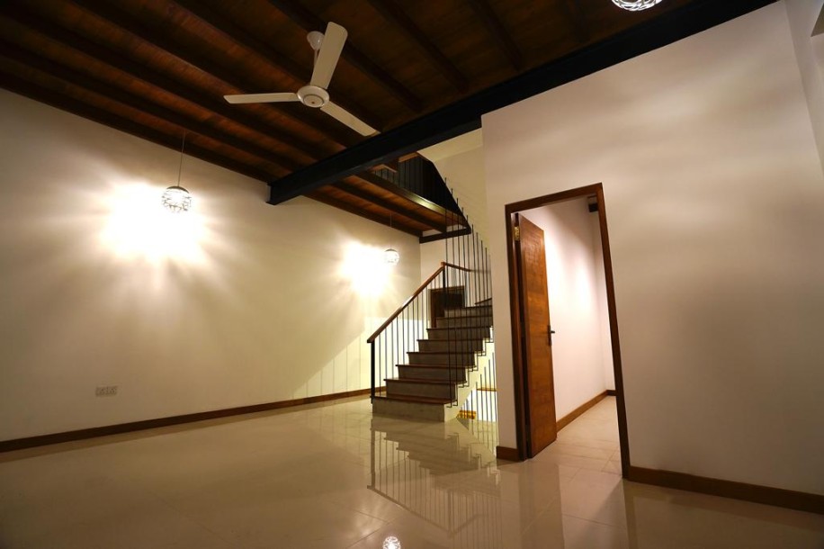 LUXURY HOUSE AVAILABLE FOR RENT IN COLOMBO 05-3