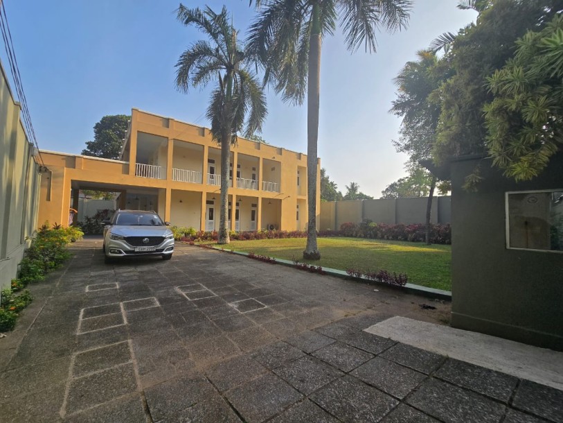 🏡 Luxurious 5-Bedroom House with Pool for Sale in Battaramulla | LKR 160M (Negotiable) 🌿-1