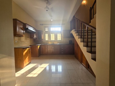 🏡 Luxurious 5-Bedroom House with Pool for Sale in Battaramulla | LKR 160M (Negotiable) 🌿-5