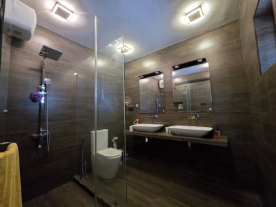 🏡 Majestic 5-Bedroom House for Sale in Hunupitiya, Wattala-12