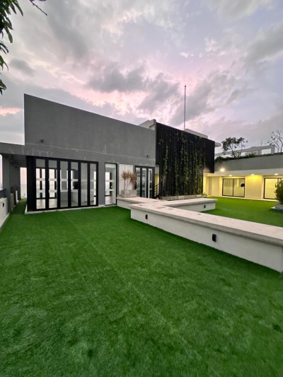 Vajira Road (Colombo 4) - Fully furnished luxury apartment-1