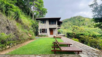 Exclusive 4-Bedroom Estate with Scenic Views and Private Riverfront🌳🏡-8